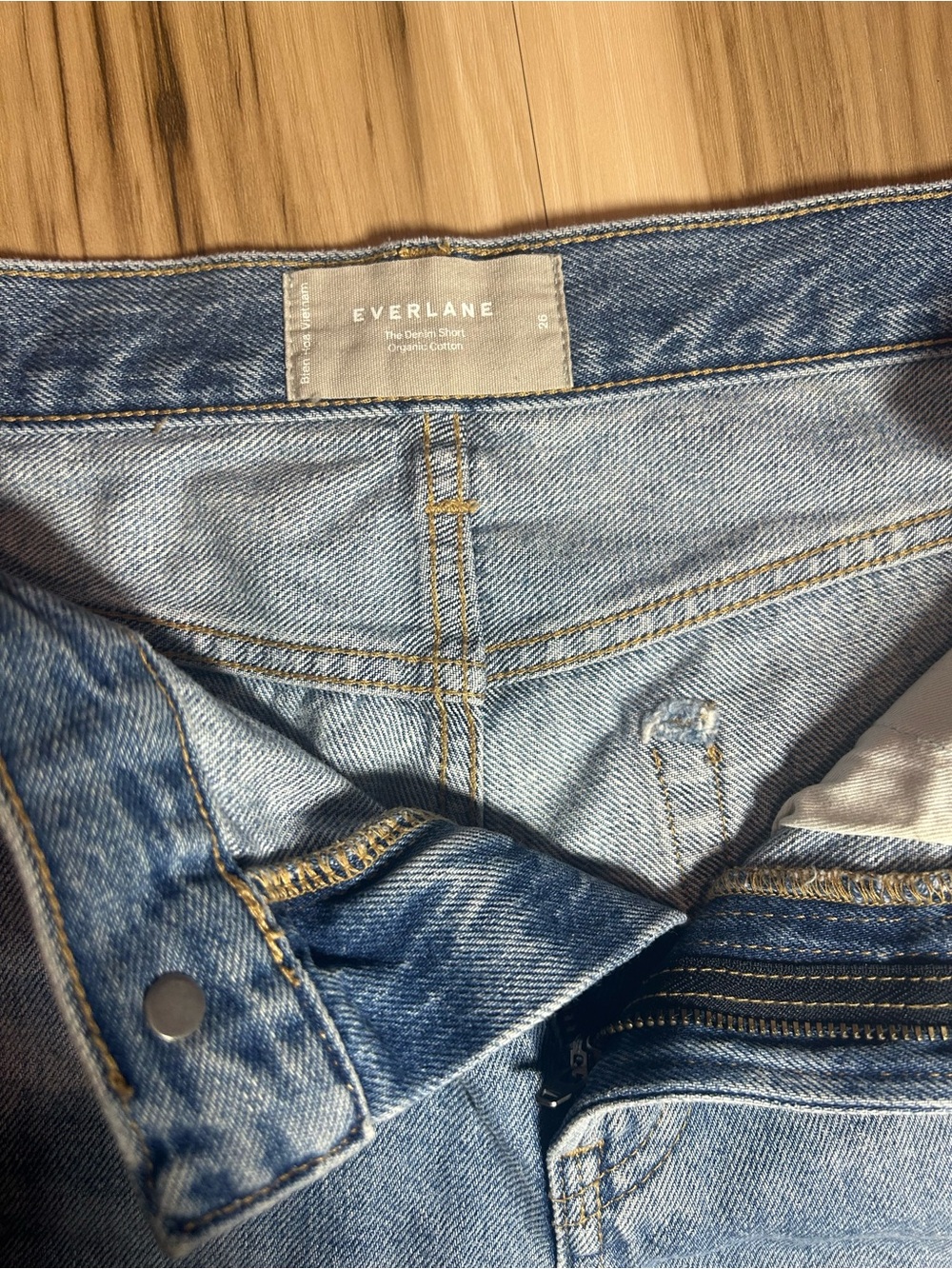 Everlane High Rise Vintage Cut Denim Shorts – Light Wash, Size 26 - Picture 2 of 4